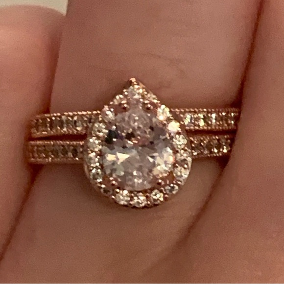 Rose Gold Diamond Pear Cut Ring Set - Picture 1 of 6
